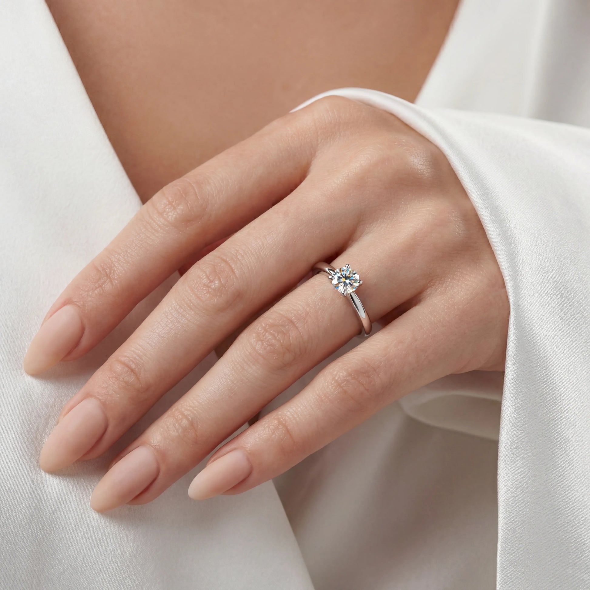 Hrd Sertifikalı 0,70 Karat E Renk Tektaş Pırlanta Yüzük, E Renk SI1 - Venta Jewelry
