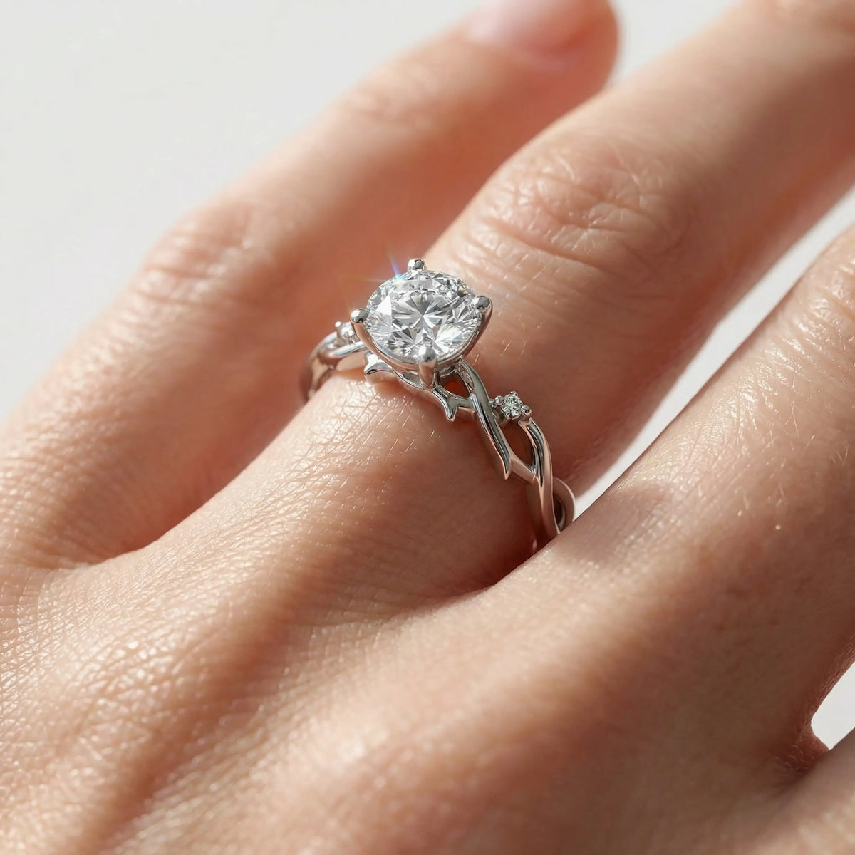 HRD Sertifikalı 0,71 Karat F Renk Tektaş Pırlanta Yüzük, F Renk SI2 - Venta Jewelry
