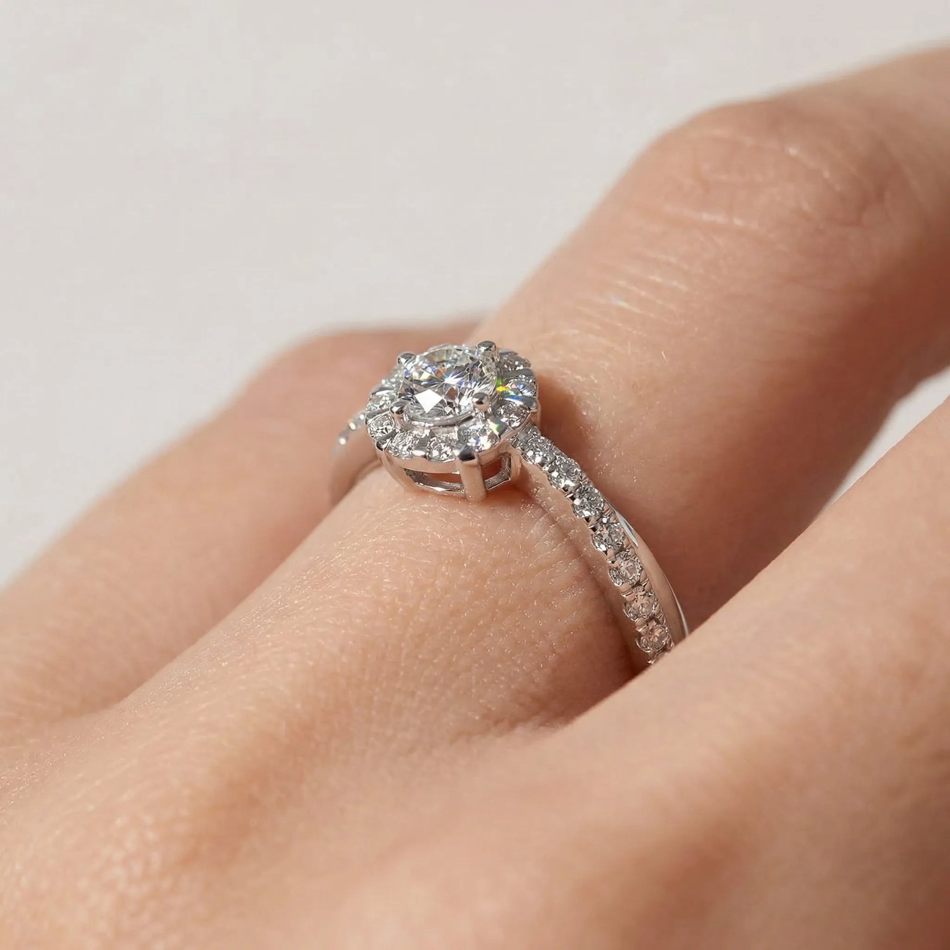 HRD Sertifikalı 0,90 Karat D Renk Fantazi Tektaş Pırlanta Yüzük, D Renk SI1 - Venta Jewelry

