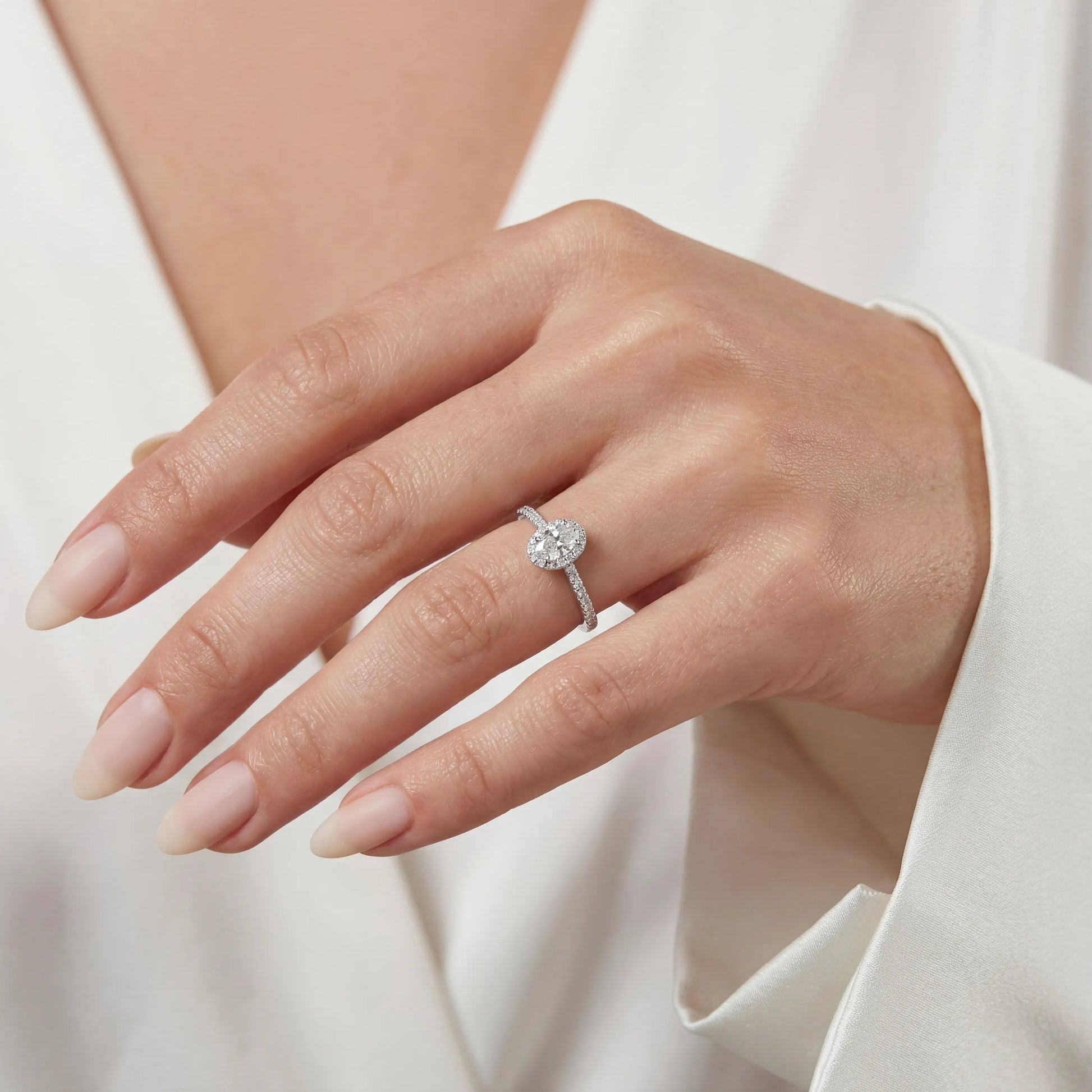 HRD Sertifikalı 1,03 Karat F Renk Kolu Taşlı Oval Tektaş Pırlanta Yüzük, F Renk SI - Venta Jewelry
