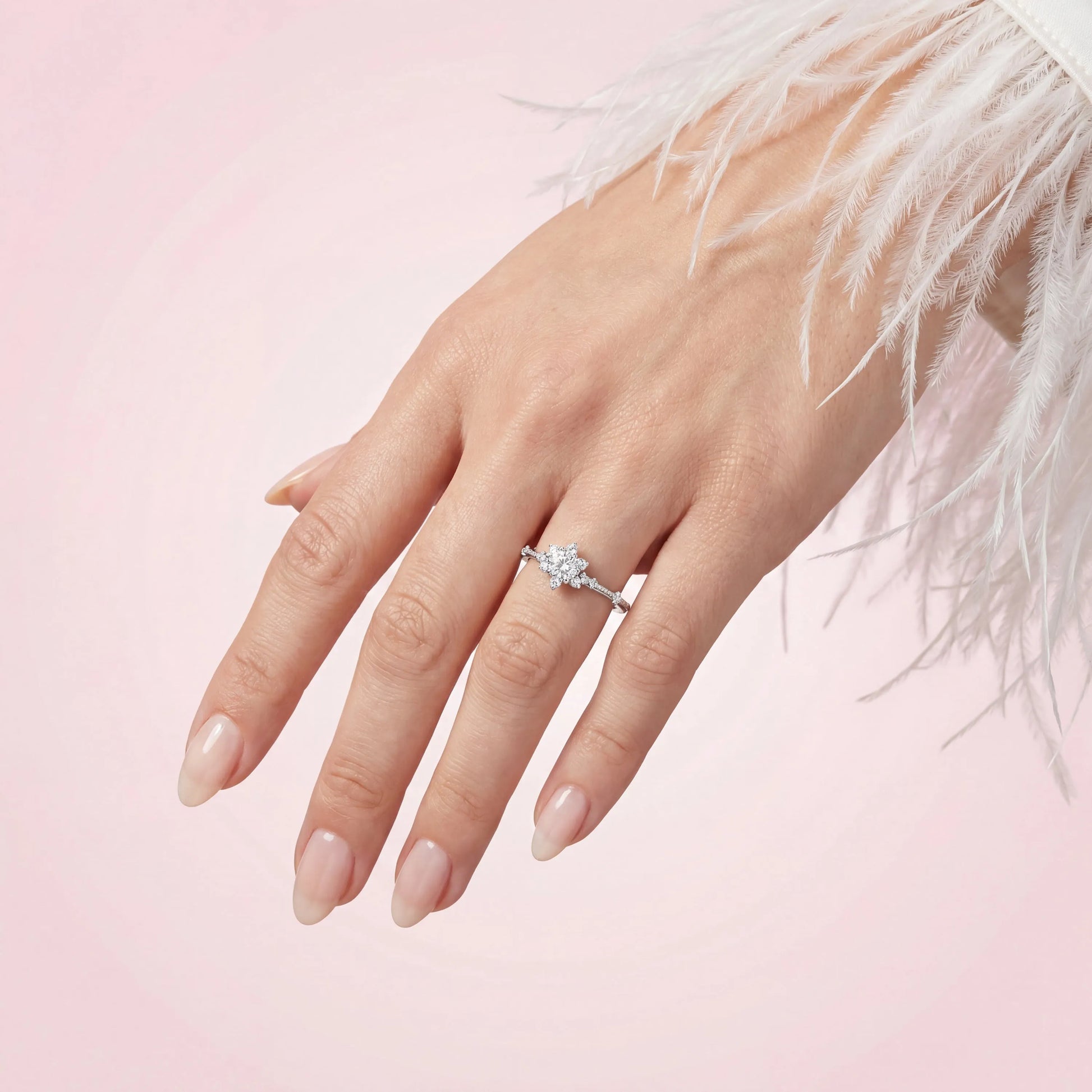 HRD Sertifikslı 0,47 Karat Tasarım Lotus Tektaş Pırlanta Yüzük, F Renk SI - Venta Jewelry
