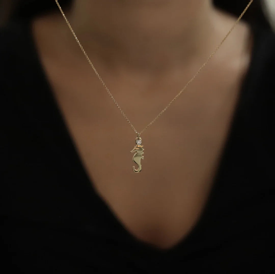 0,02 Karat Pırlanta Kolye "Deniz Atı"