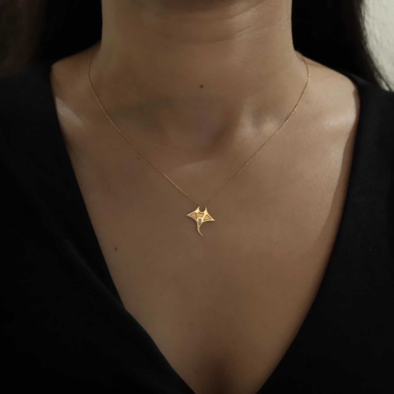 0,02 Karat Pırlantalı Kolye "Vatoz"