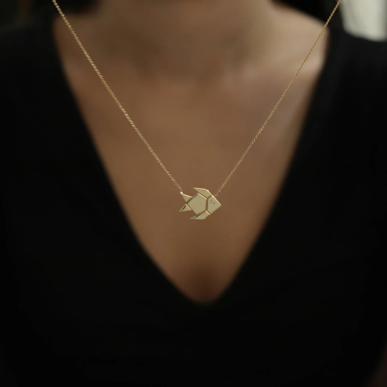 0,01 Karat Pırlanta Kolye "Balık"