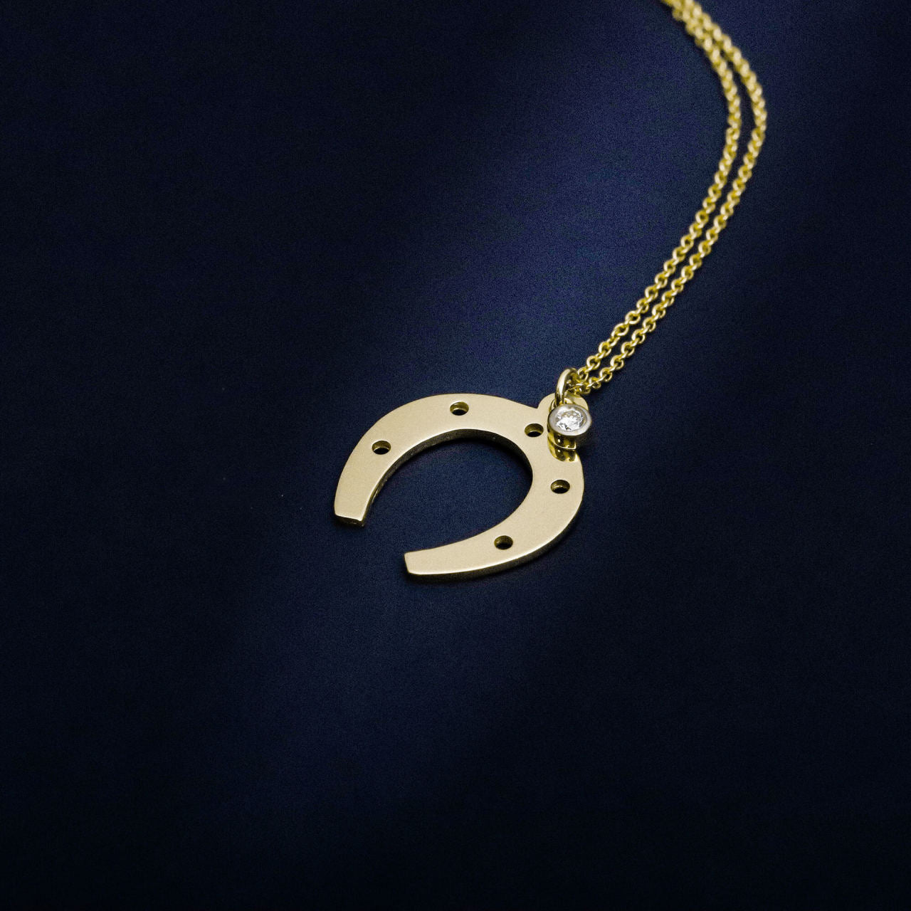 0,02 Karat Pırlanta Kolye "Nal"