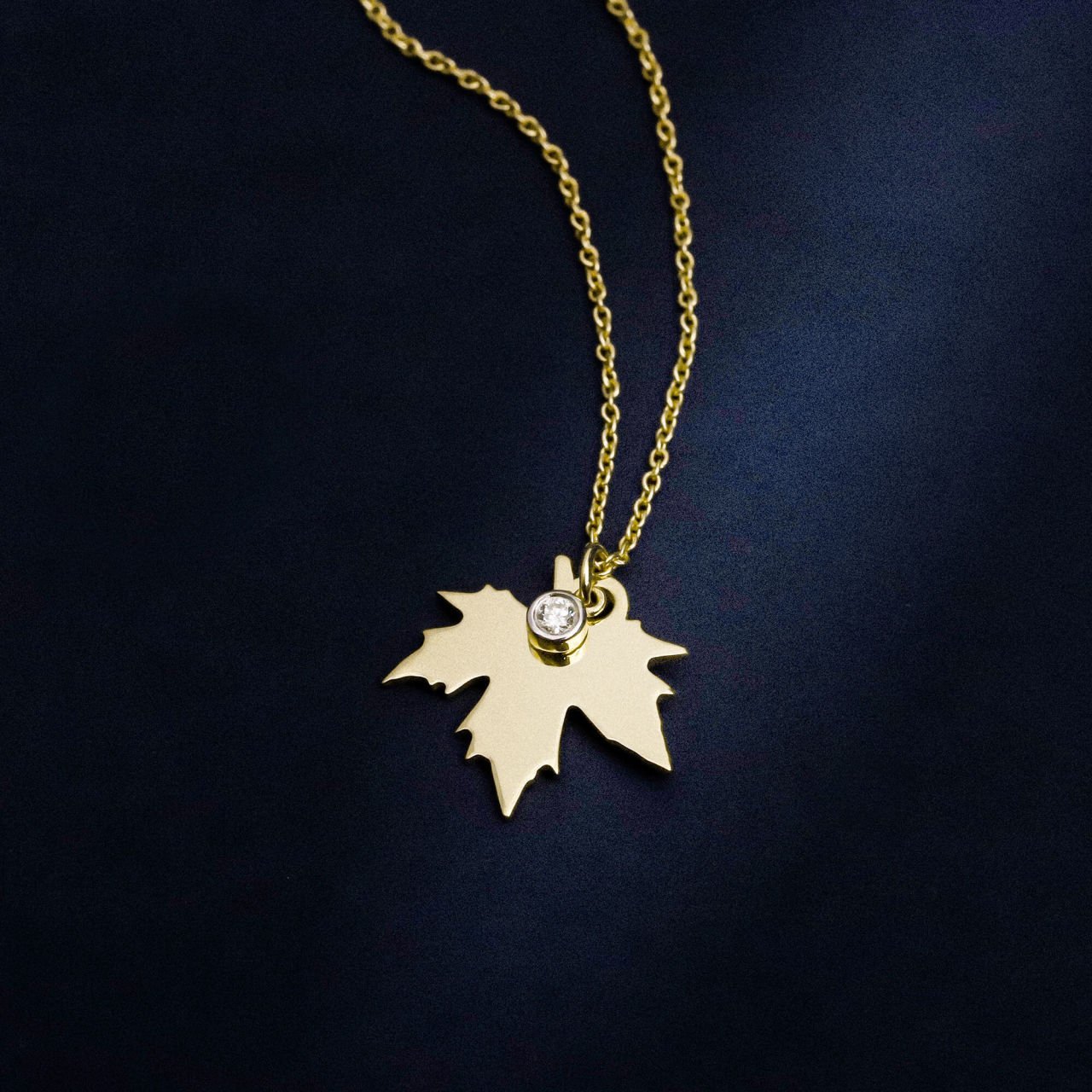 0,02 Karat Pırlanta Kolye "Yaprak"