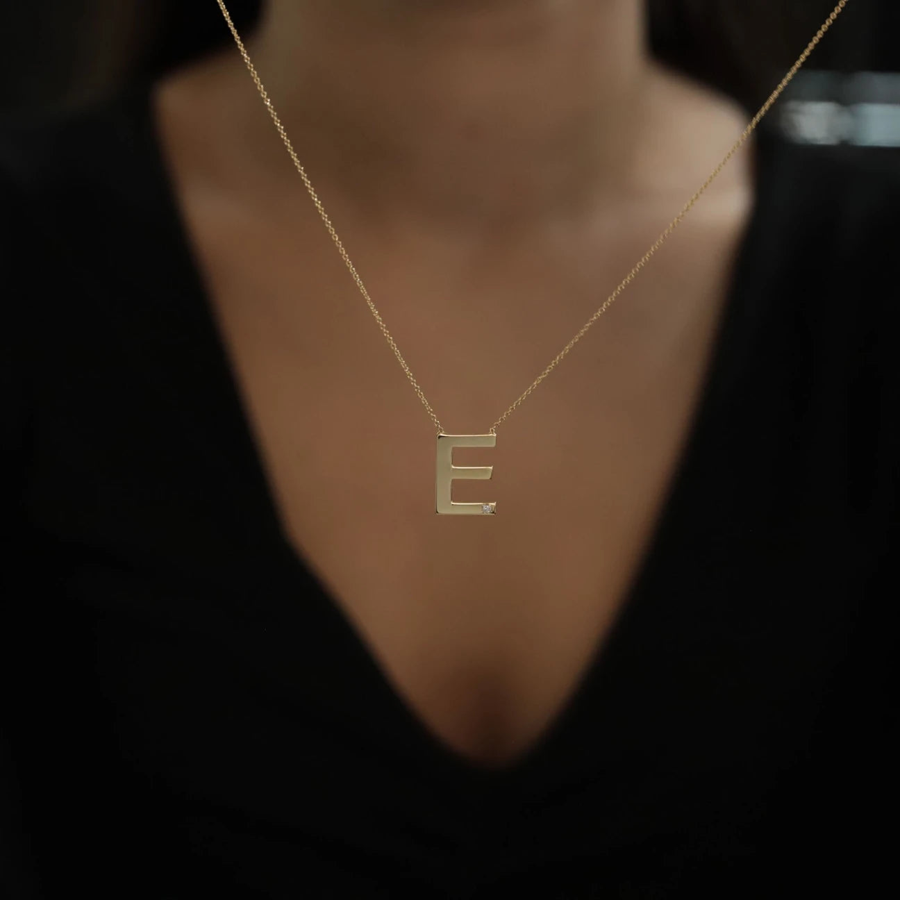 0,01 Karat Pırlantalı Harfli Kolye "E"