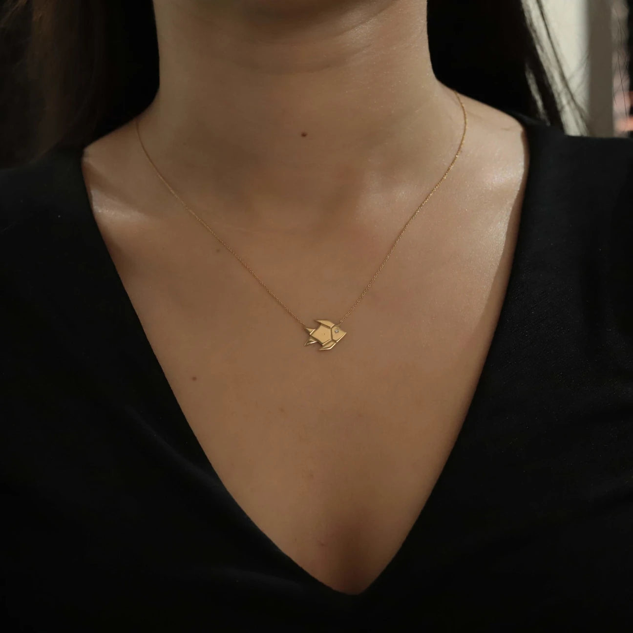 0,01 Karat Pırlanta Kolye "Balık"