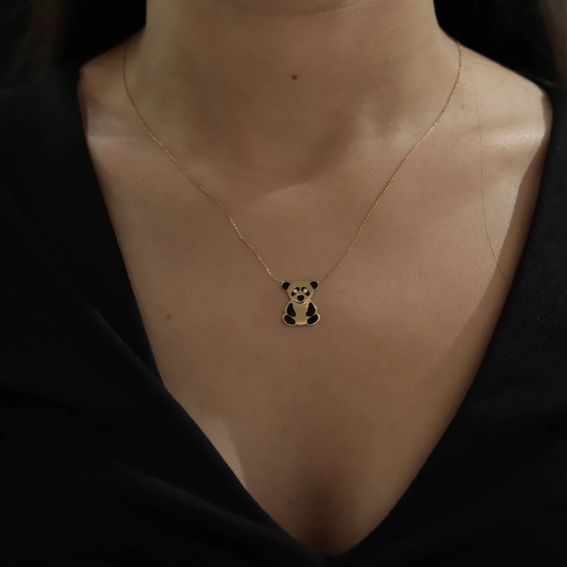 0,02 Karat Pırlantalı Kolye "Panda"