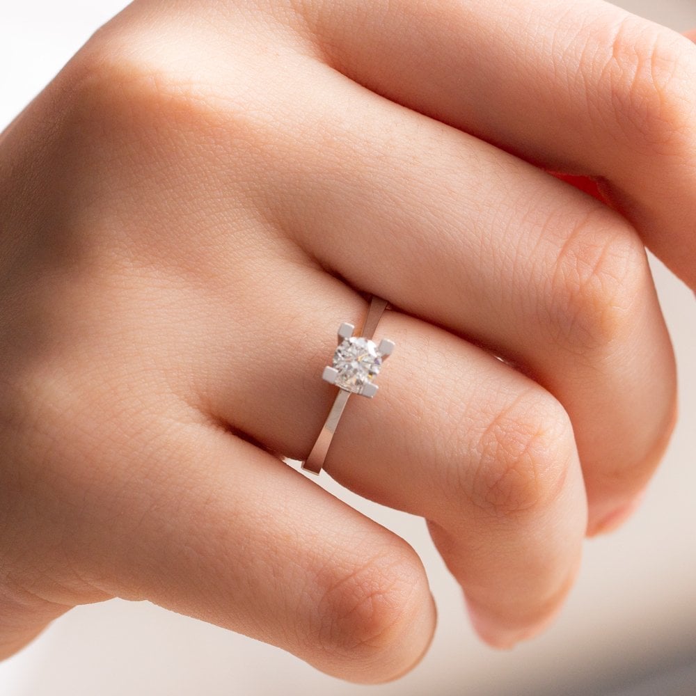 HRD Sertifikalı 0,30 Karat Tektaş Pırlanta Yüzük "Belur"