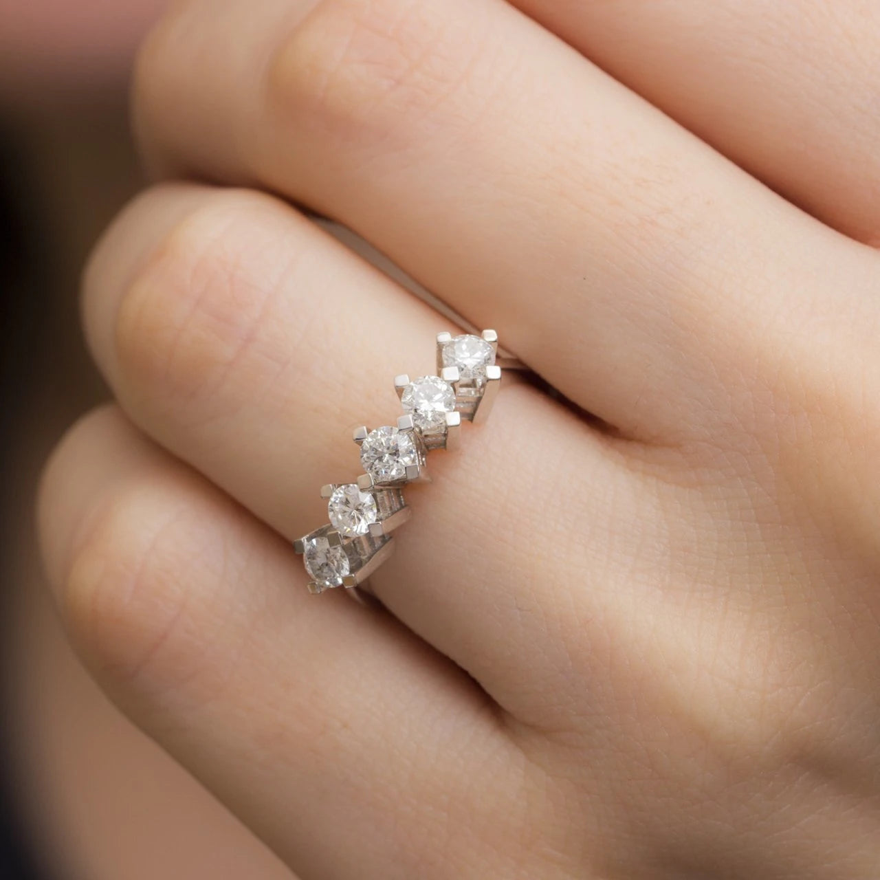 0,70 Karat Beştaş Pırlanta Yüzük "Ayda"