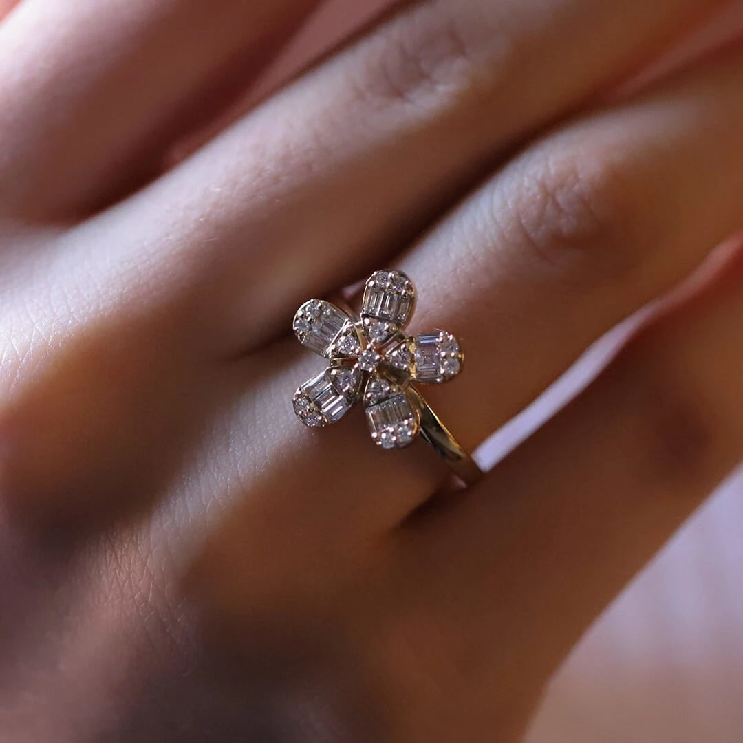 0,45 Karat Tasarım Baget Pırlanta Yüzük