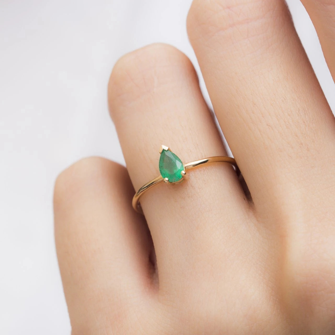 0,67 Karat Zümrüt Damla Yüzük