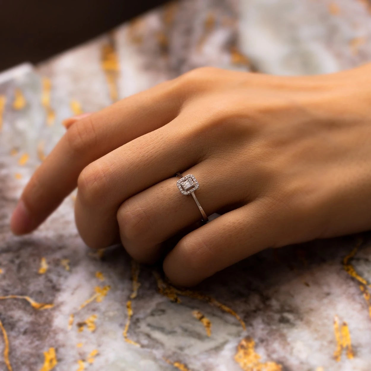 0,20 Karat Baget Pırlanta Yüzük "İlma"