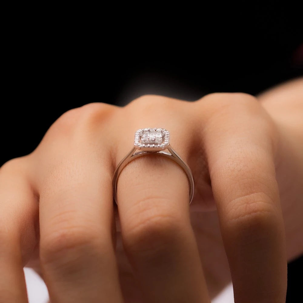 0,53 Karat Baget Pırlanta Yüzük "Mahru"