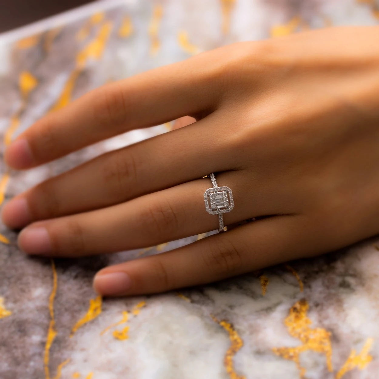 0,32 Karat Baget Pırlanta Yüzük "Feris"