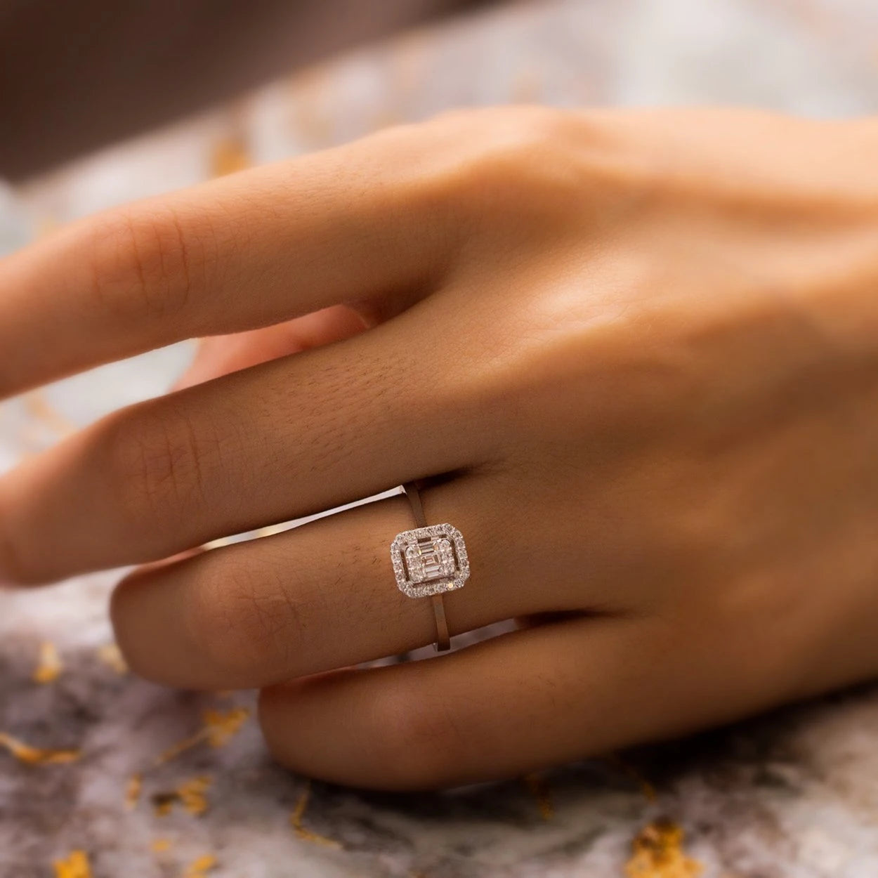 0,21 Karat Baget Pırlanta Yüzük "Mahru"