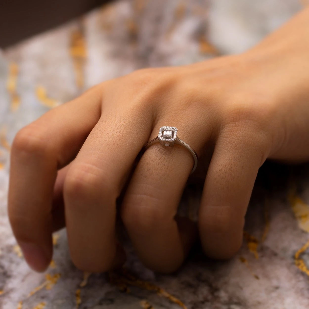 0,20 Karat Baget Pırlanta Yüzük "İlma"