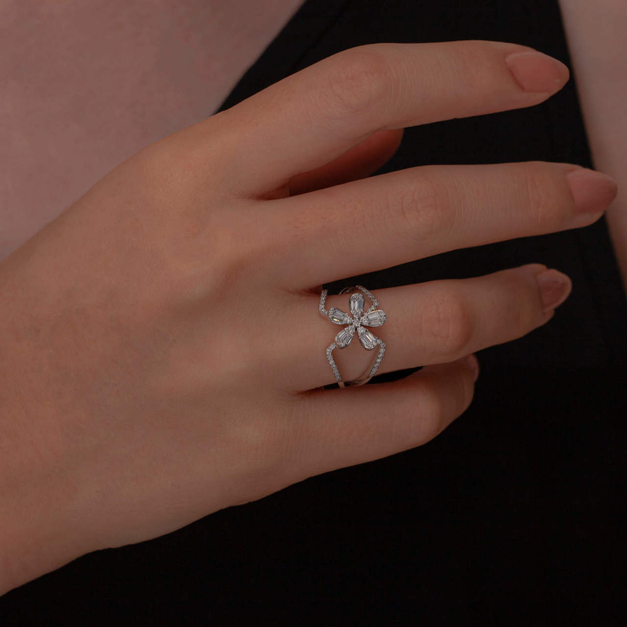 0,50 Karat Tasarım Baget Pırlanta Yüzük "Ilım"