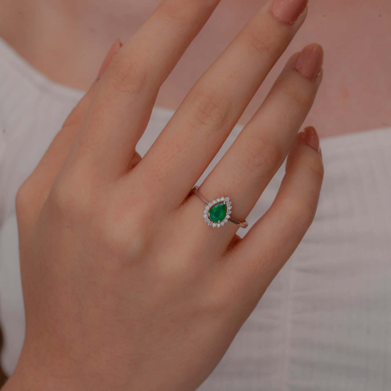 0,36 Karat Zümrüt Damla Yüzük