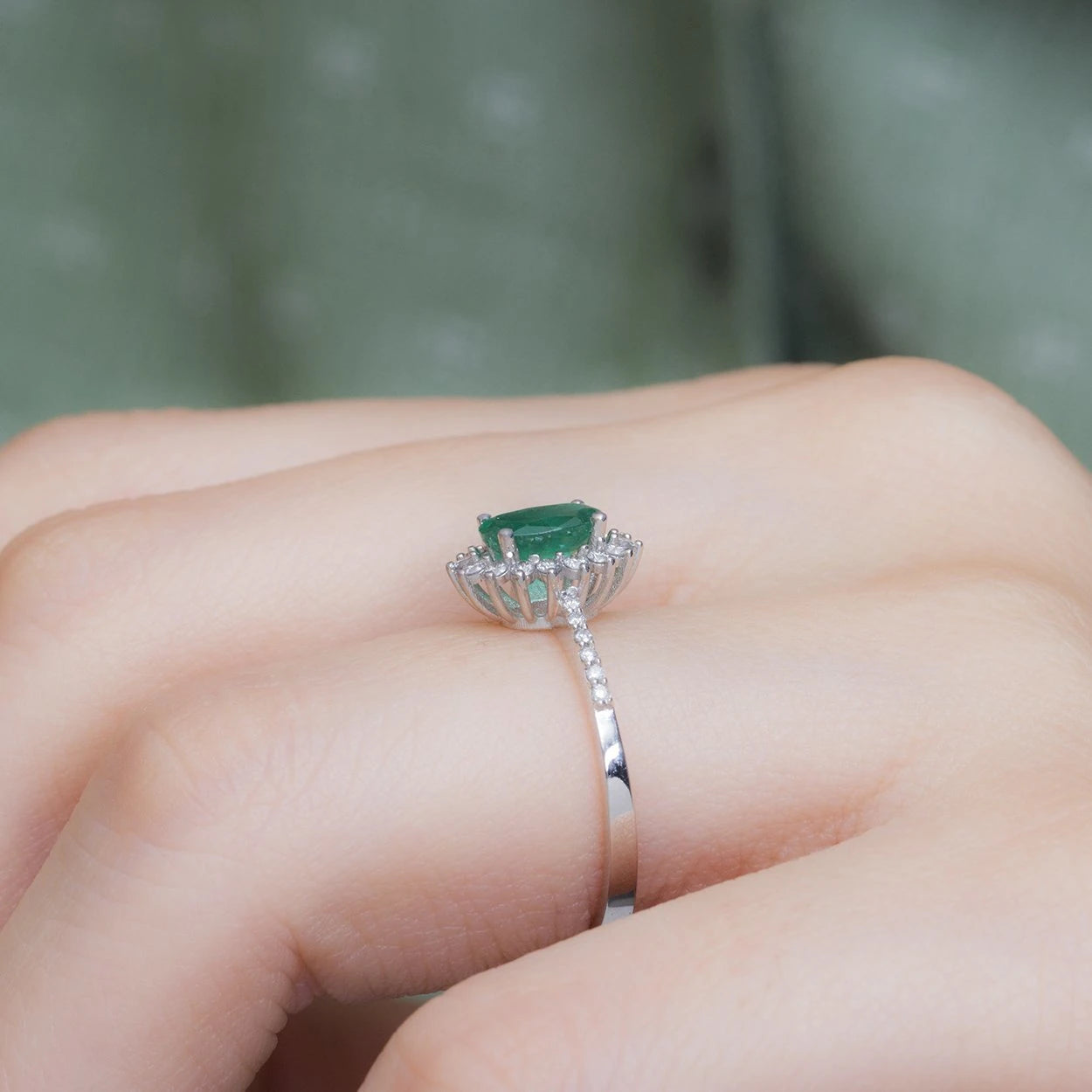 1,00 Karat Pırlantalı Zümrüt Yüzük "Feuille"