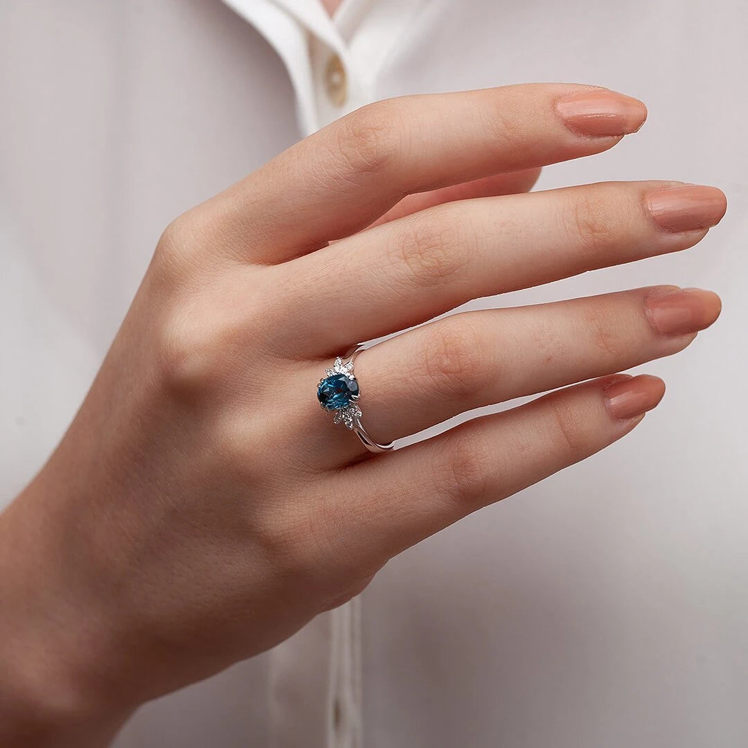 1,75 Karat Blue Topaz Pırlantalı Yüzük