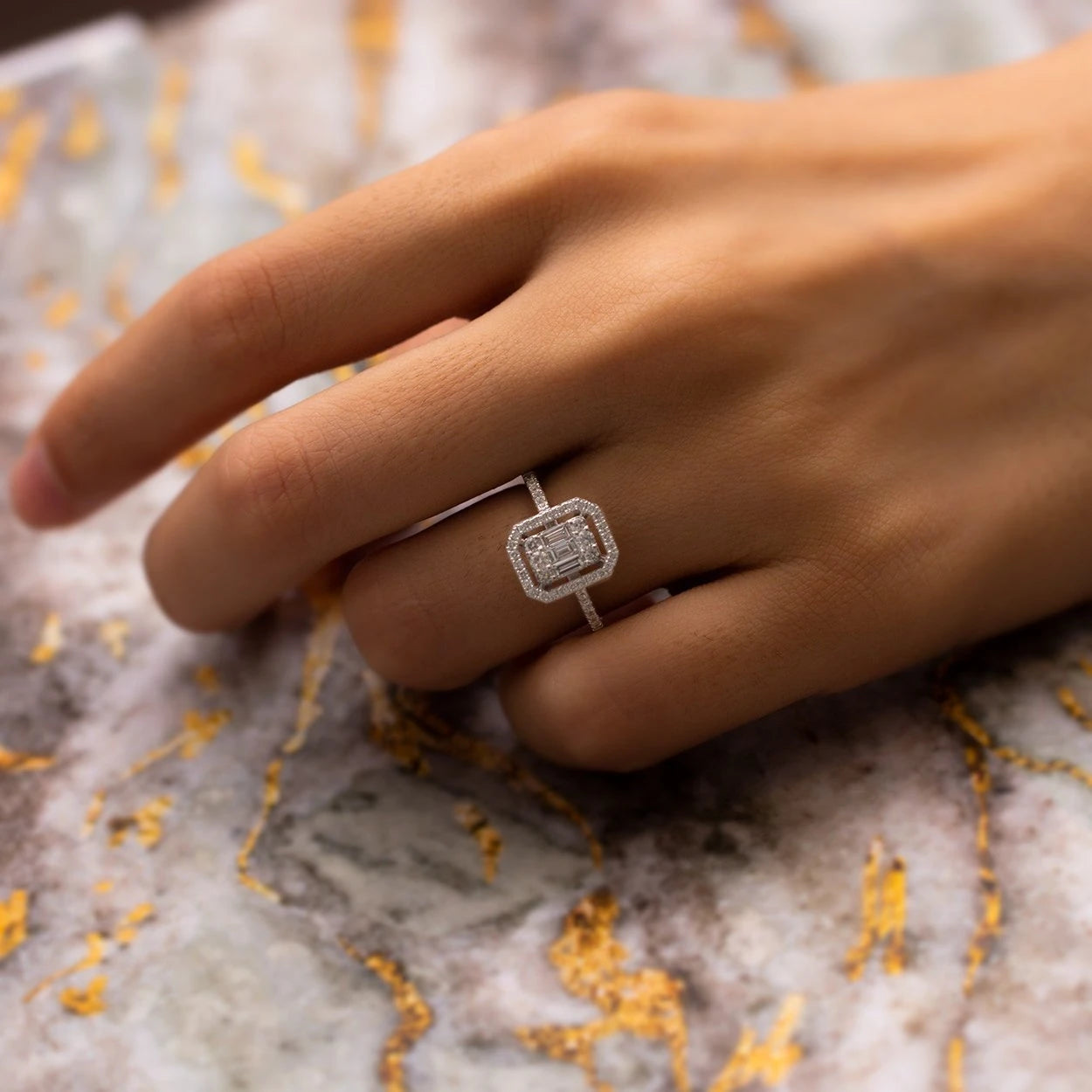 0,52 Karat Baget Pırlanta Yüzük "Feris"