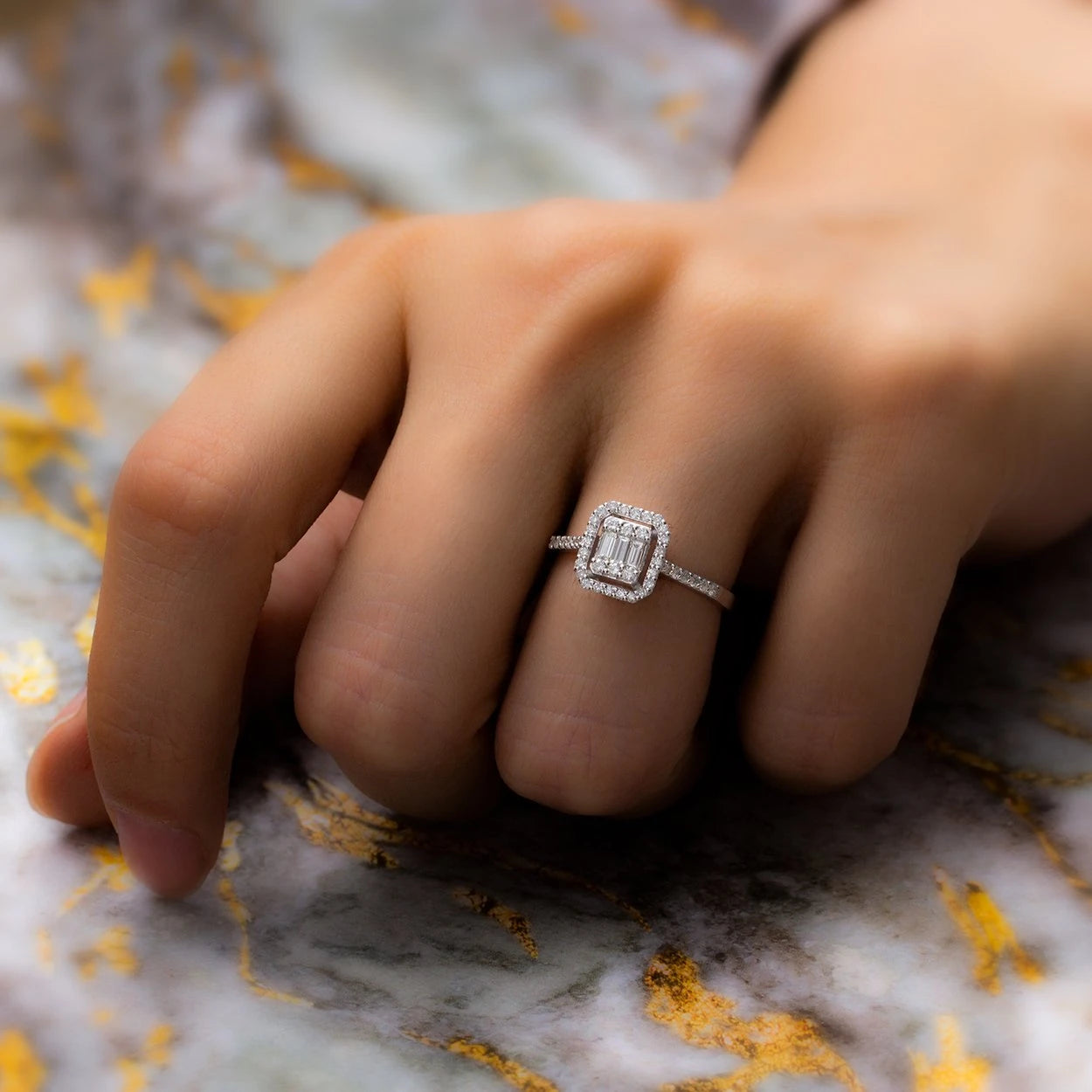 0,40 Karat Baget Pırlanta Yüzük "Efza"