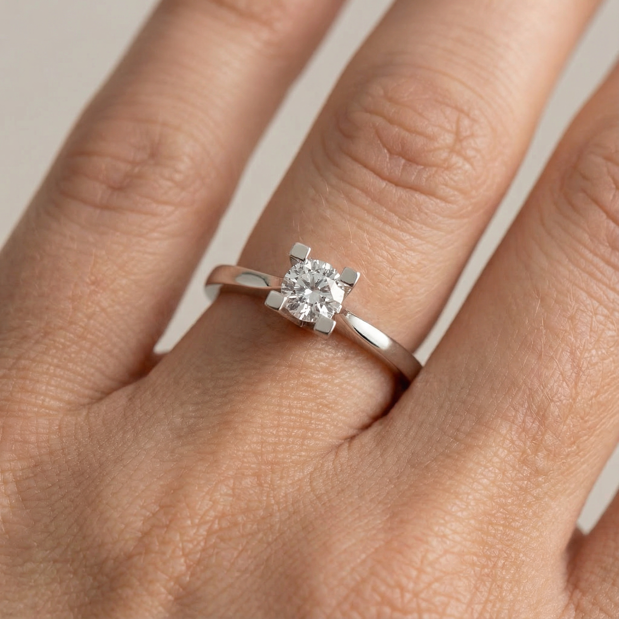 HRD Sertifikalı 0,70 Karat Tektaş Pırlanta Yüzük "Liya"