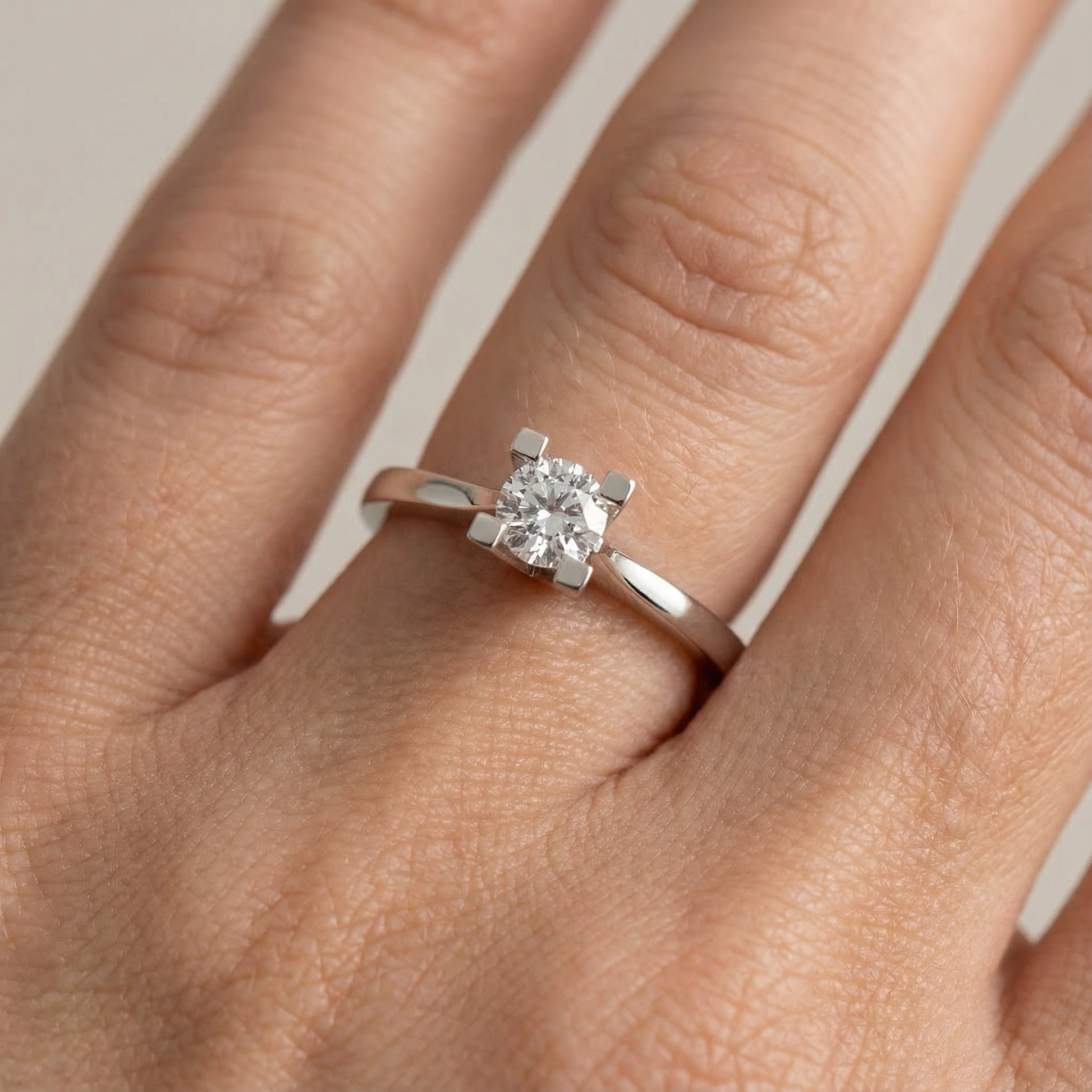 HRD Sertifikalı 0,70 Karat Tektaş Pırlanta Yüzük "Liya"