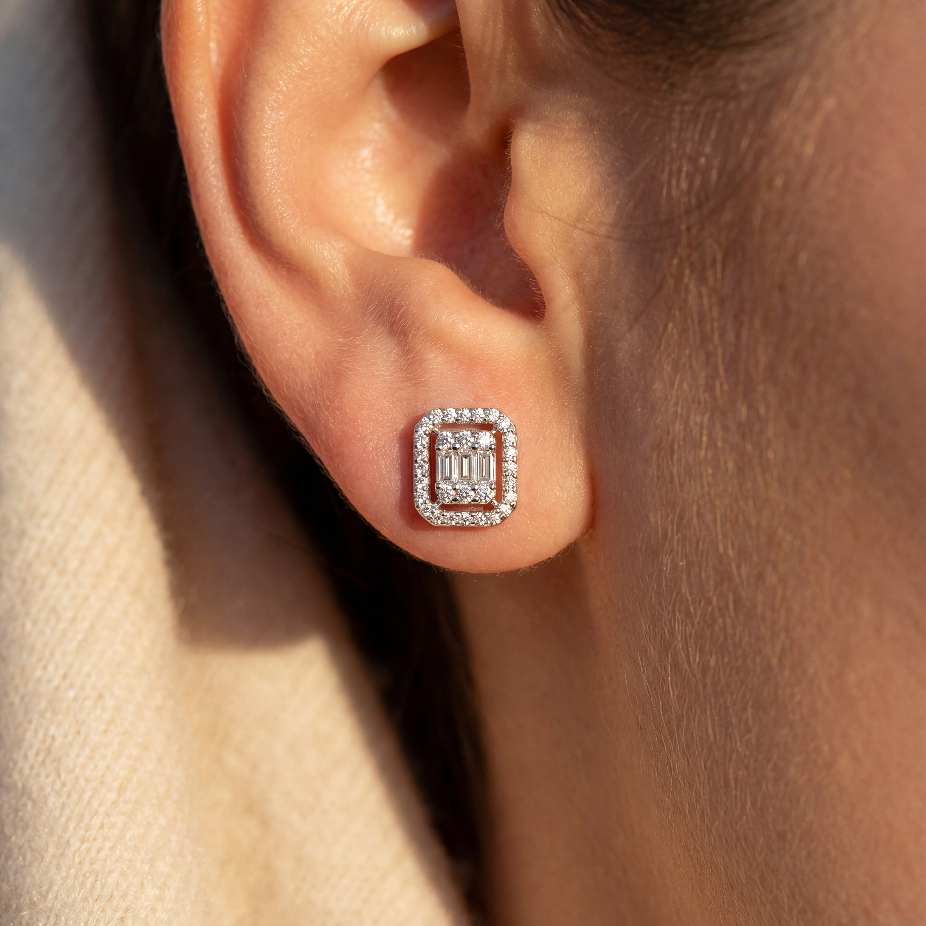 0,66 Karat Baget Pırlanta Küpe