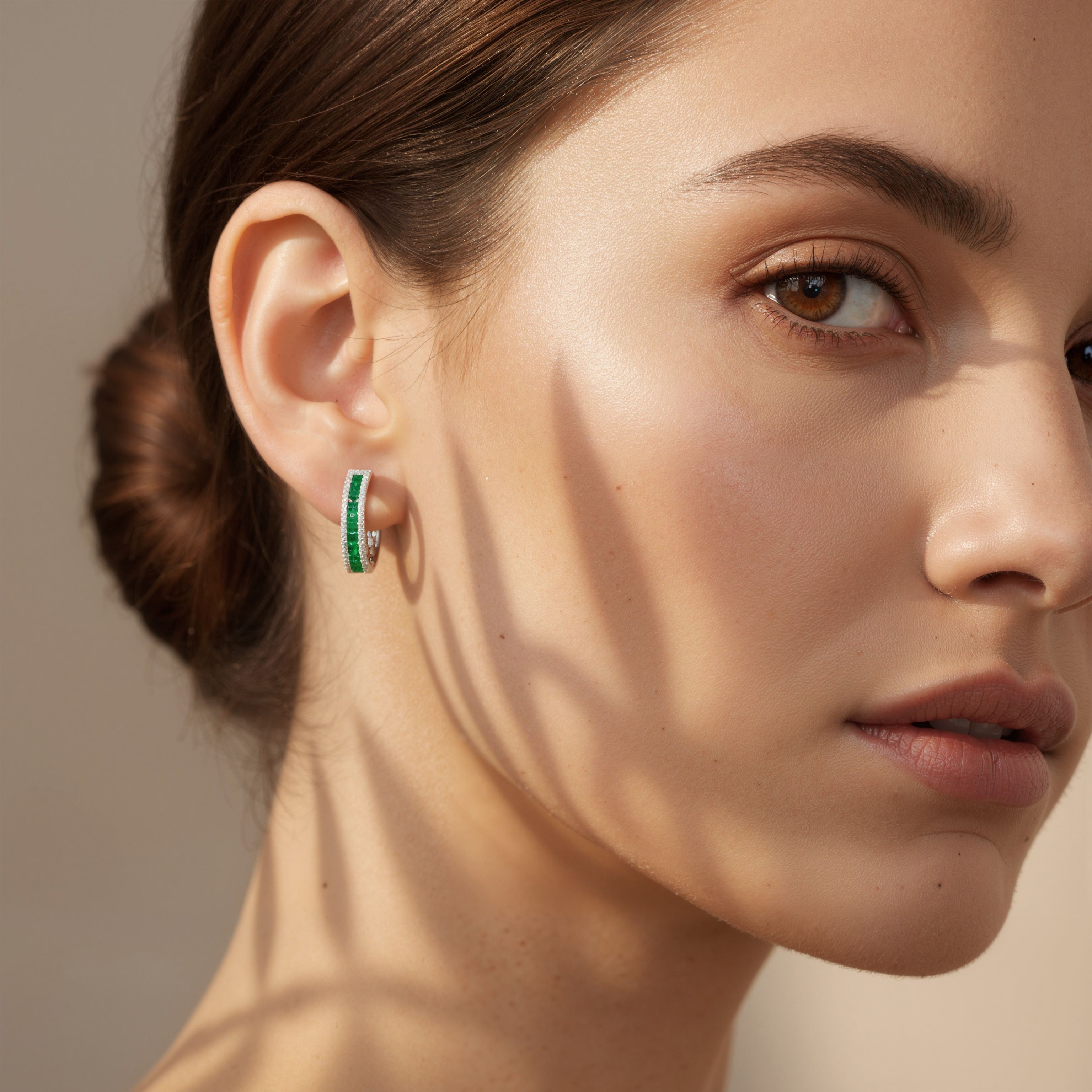 2,05 Karat Pırlantalı Zümrüt Halka Küpe