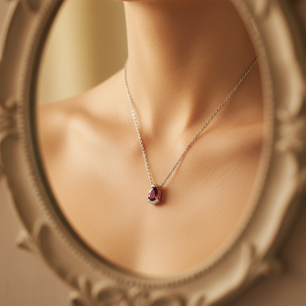 0,27 Karat Pırlantalı Yakut Kolye