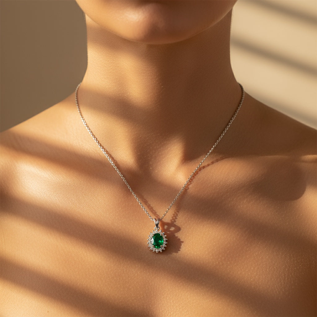 0,57 Karat Pırlantalı Zümrüt Kolye