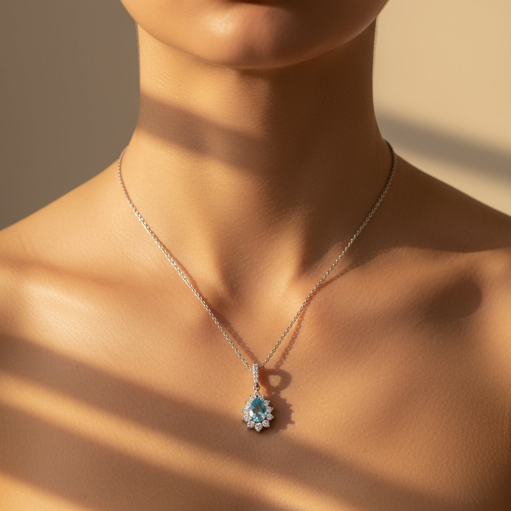 0,65 Karat Pırlantalı Blue Topaz Kolye