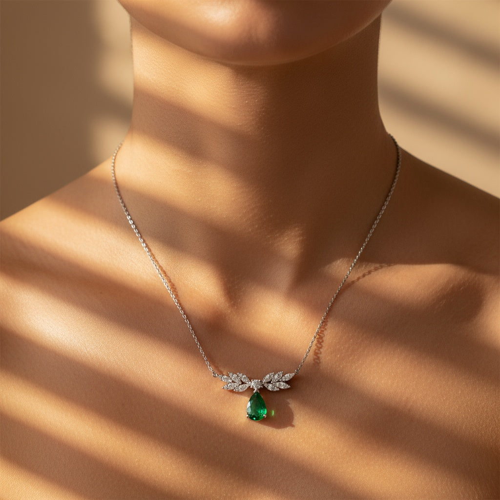 0,77 Karat Pırlantalı Zümrüt Kolye