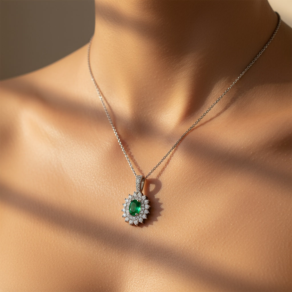 0,92 Karat Pırlantalı Zümrüt Kolye