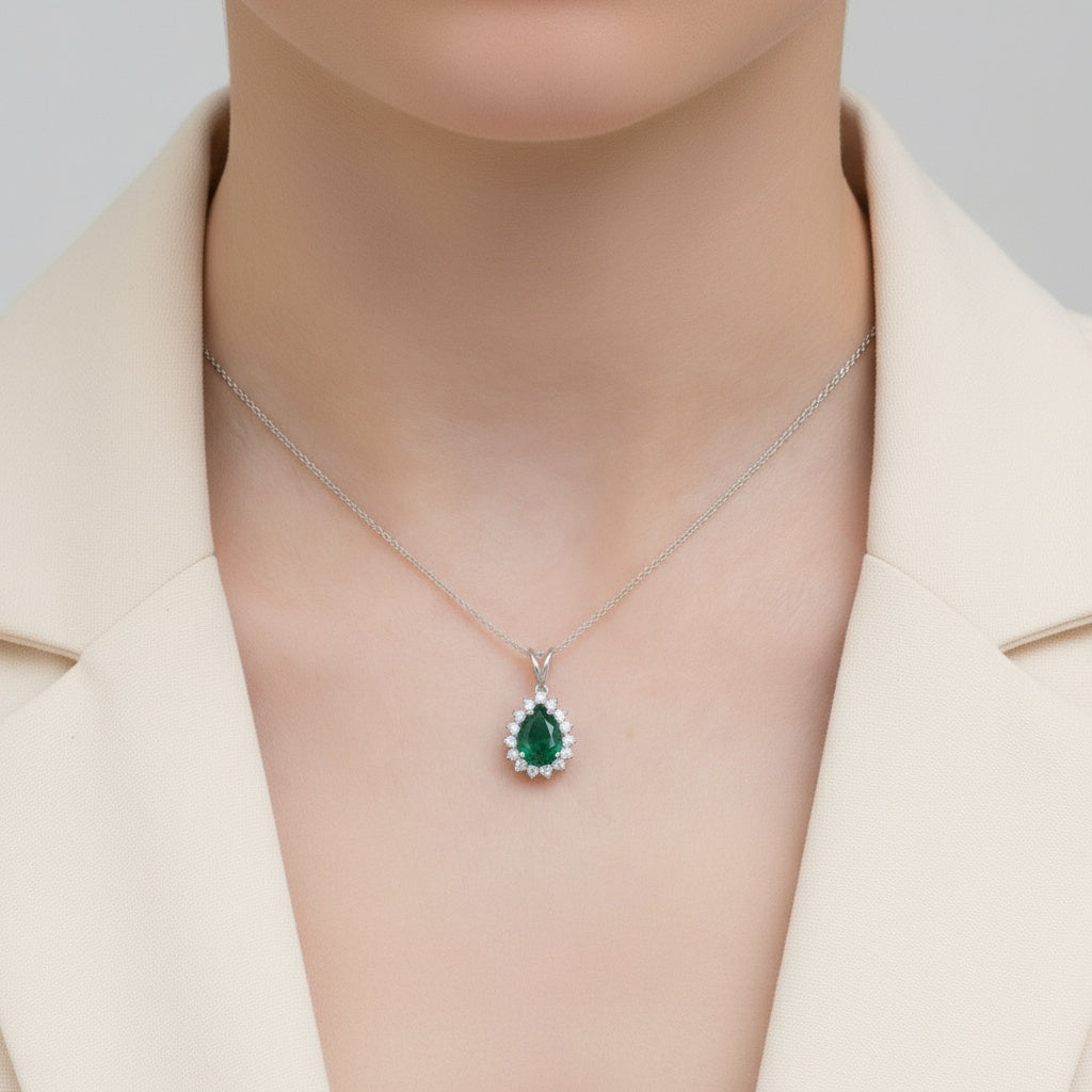 0,85 Karat Pırlantalı Zümrüt Kolye