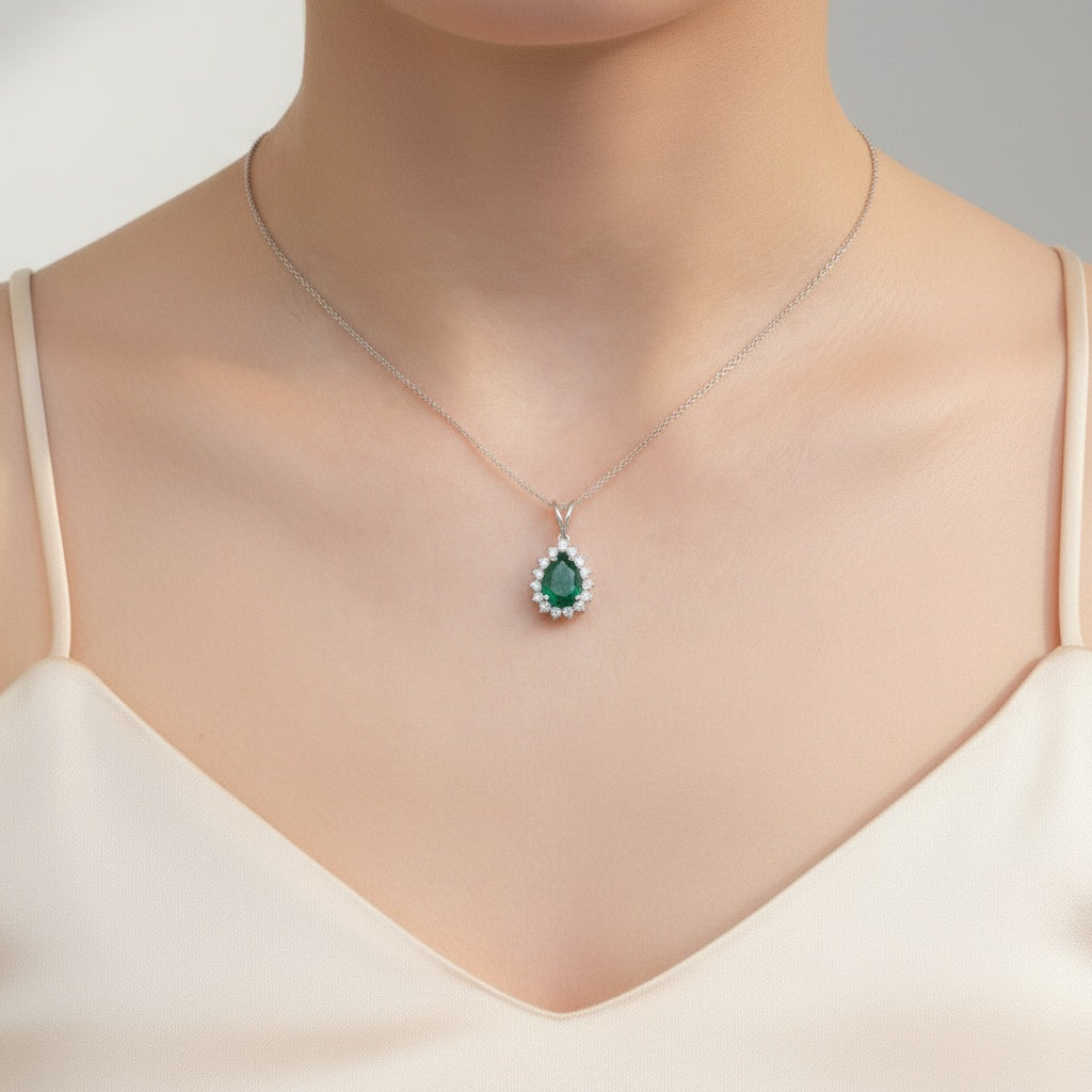 0,85 Karat Pırlantalı Zümrüt Kolye