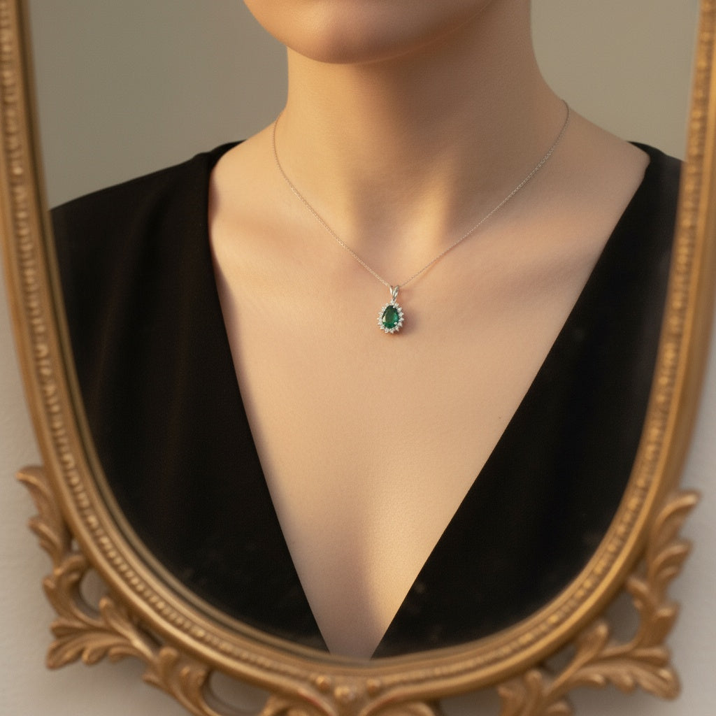 0,85 Karat Pırlantalı Zümrüt Kolye