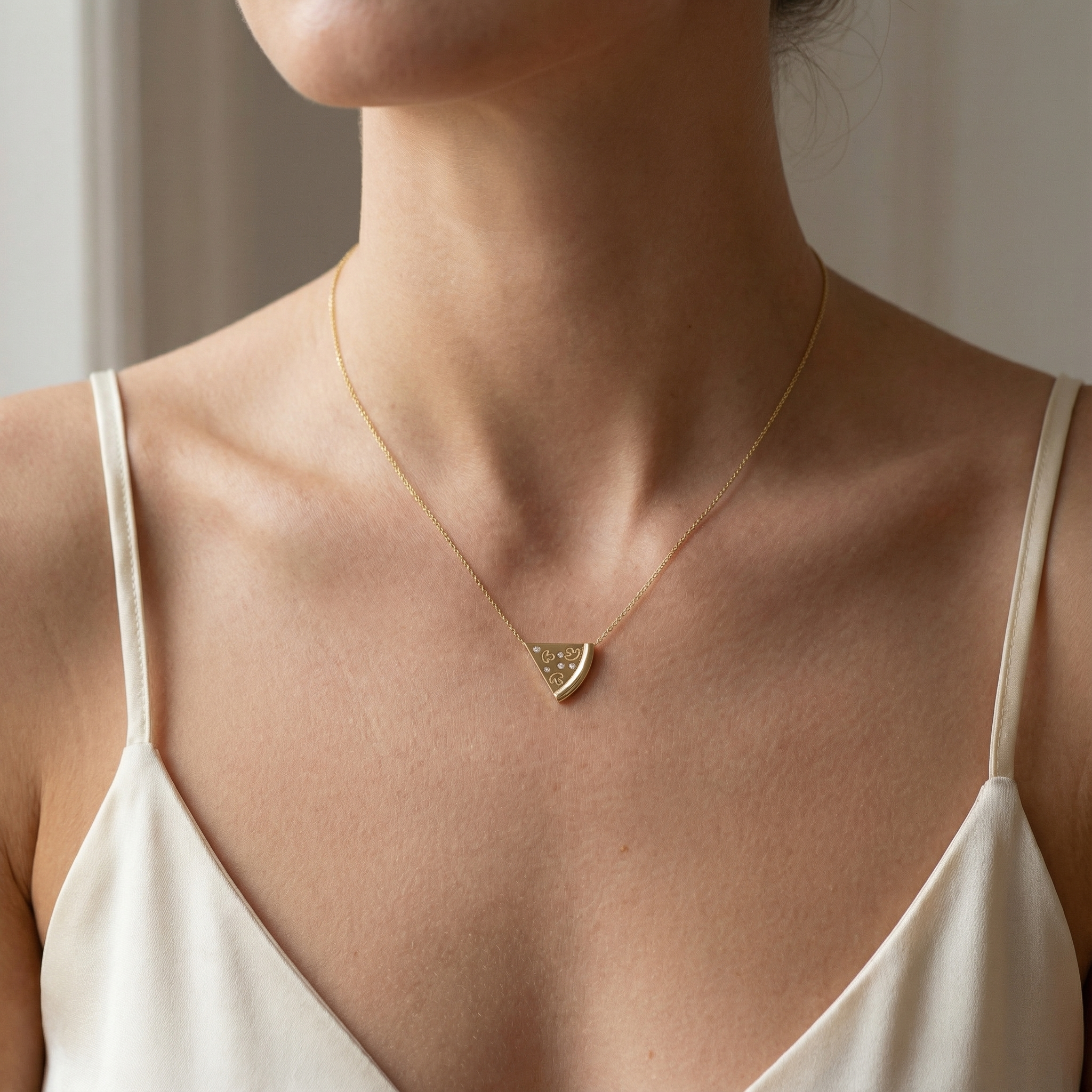 0,03 Karat Pırlantalı Kolye "Pizza"