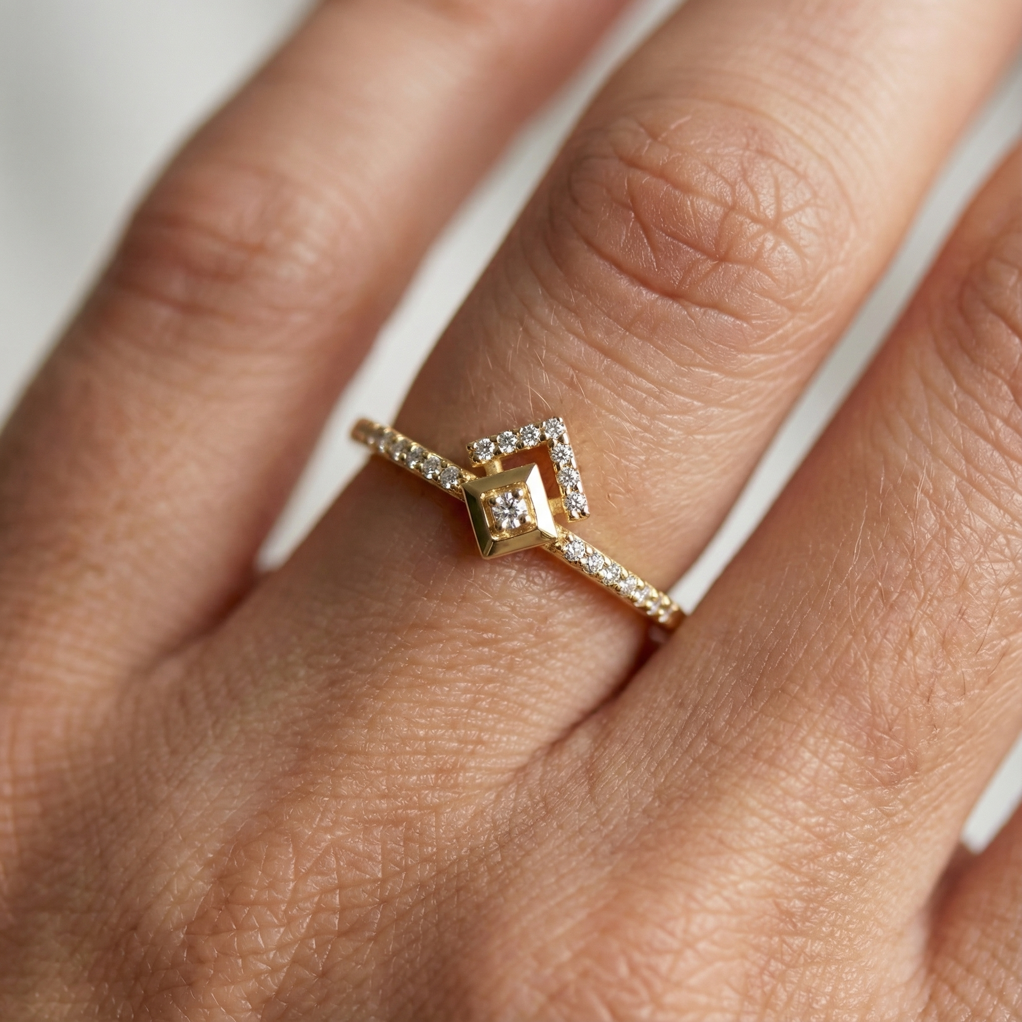 0,11 Karat Pırlanta Yüzük "Üçgen"