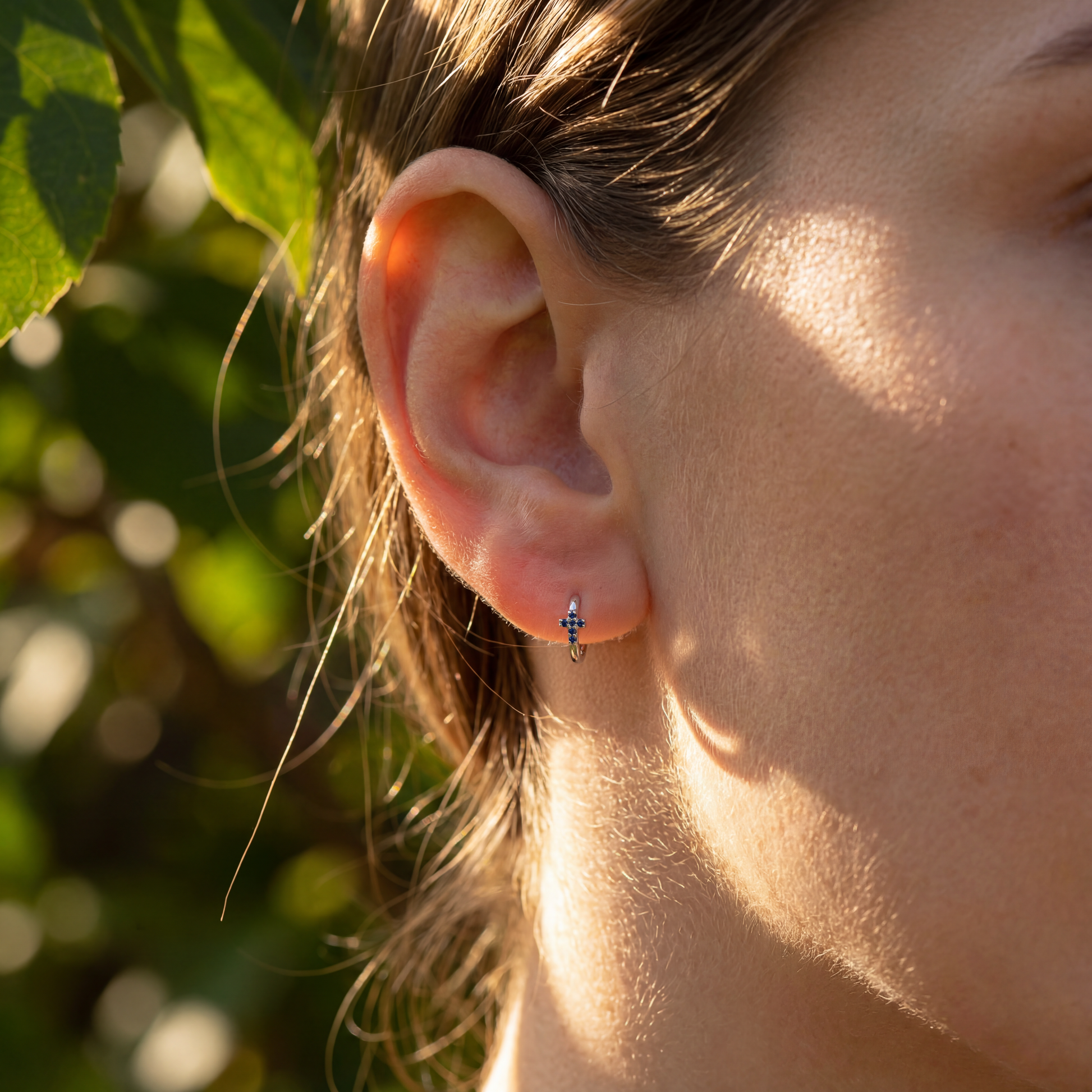 0,04 Karat Halka Küpe "Safir"