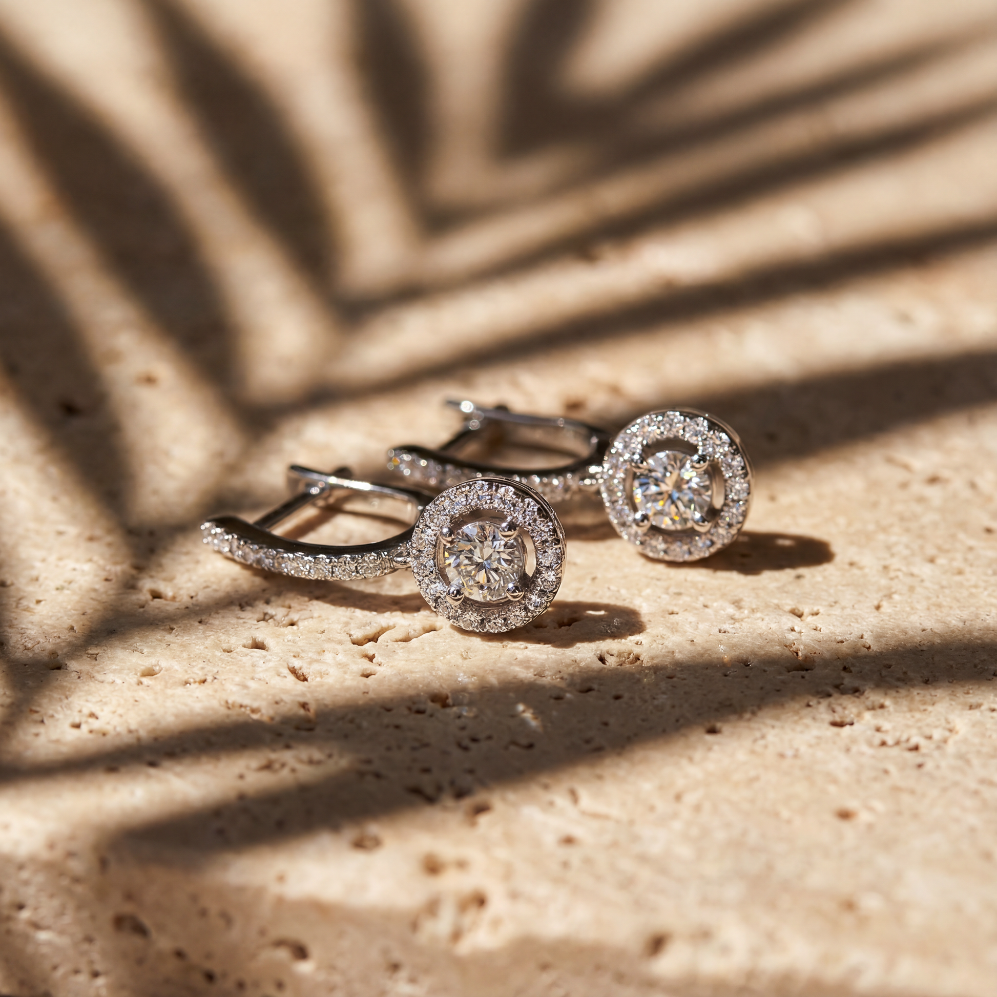 0,69 Karat Paveli Tektaş Pırlanta Küpe