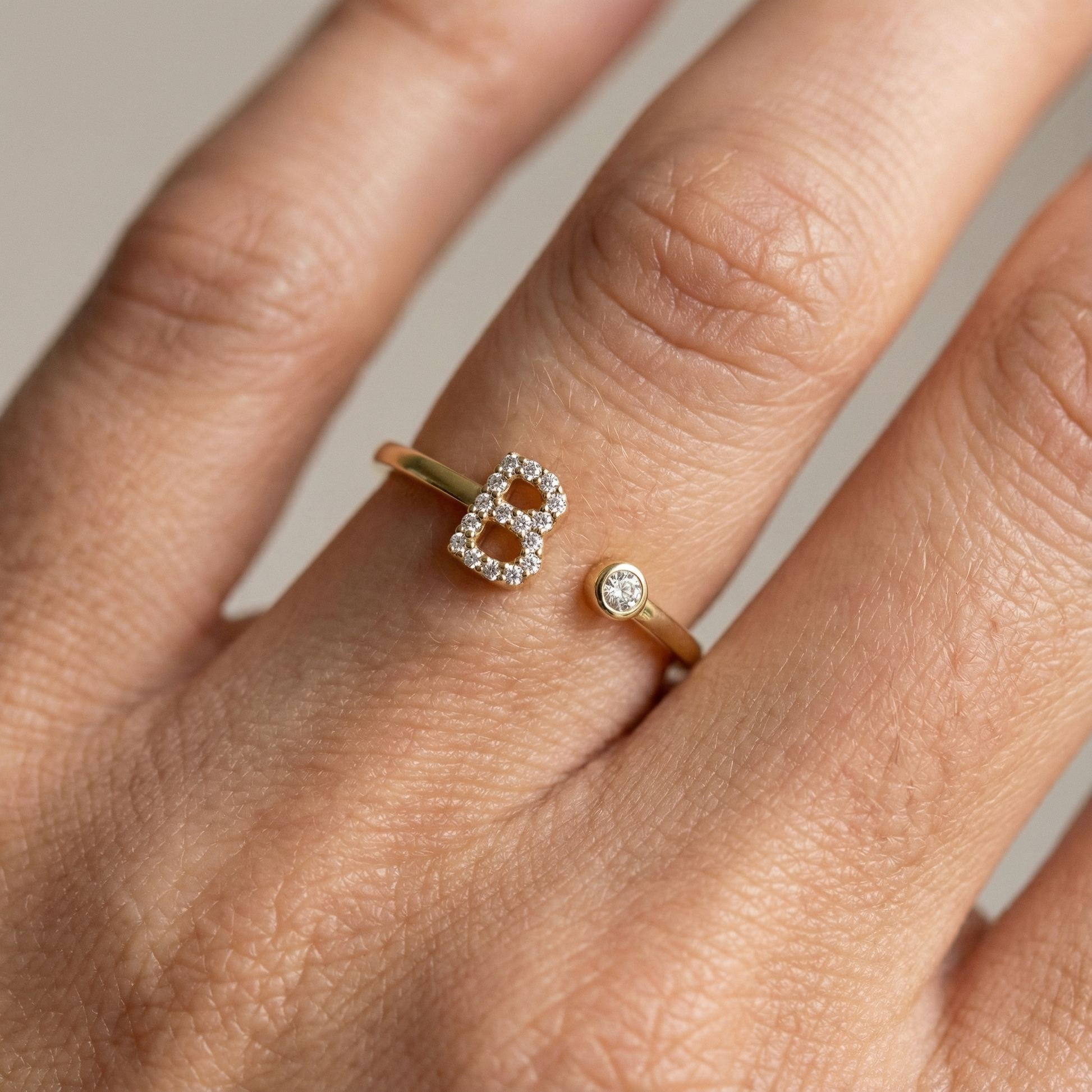 0,09 Karat Pırlantalı Harfli Yüzük "B"