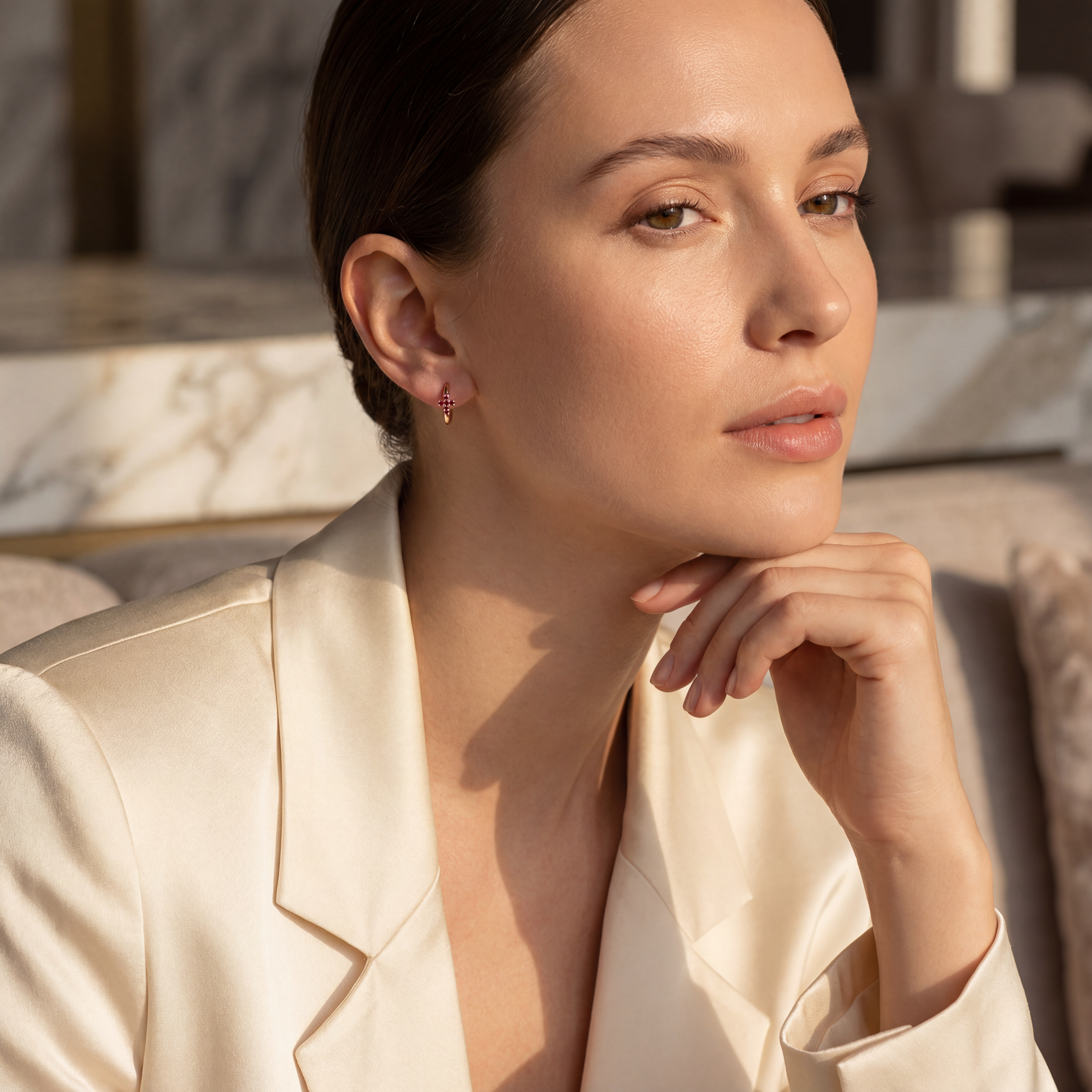 0,05 Karat Halka Küpe "Yakut"