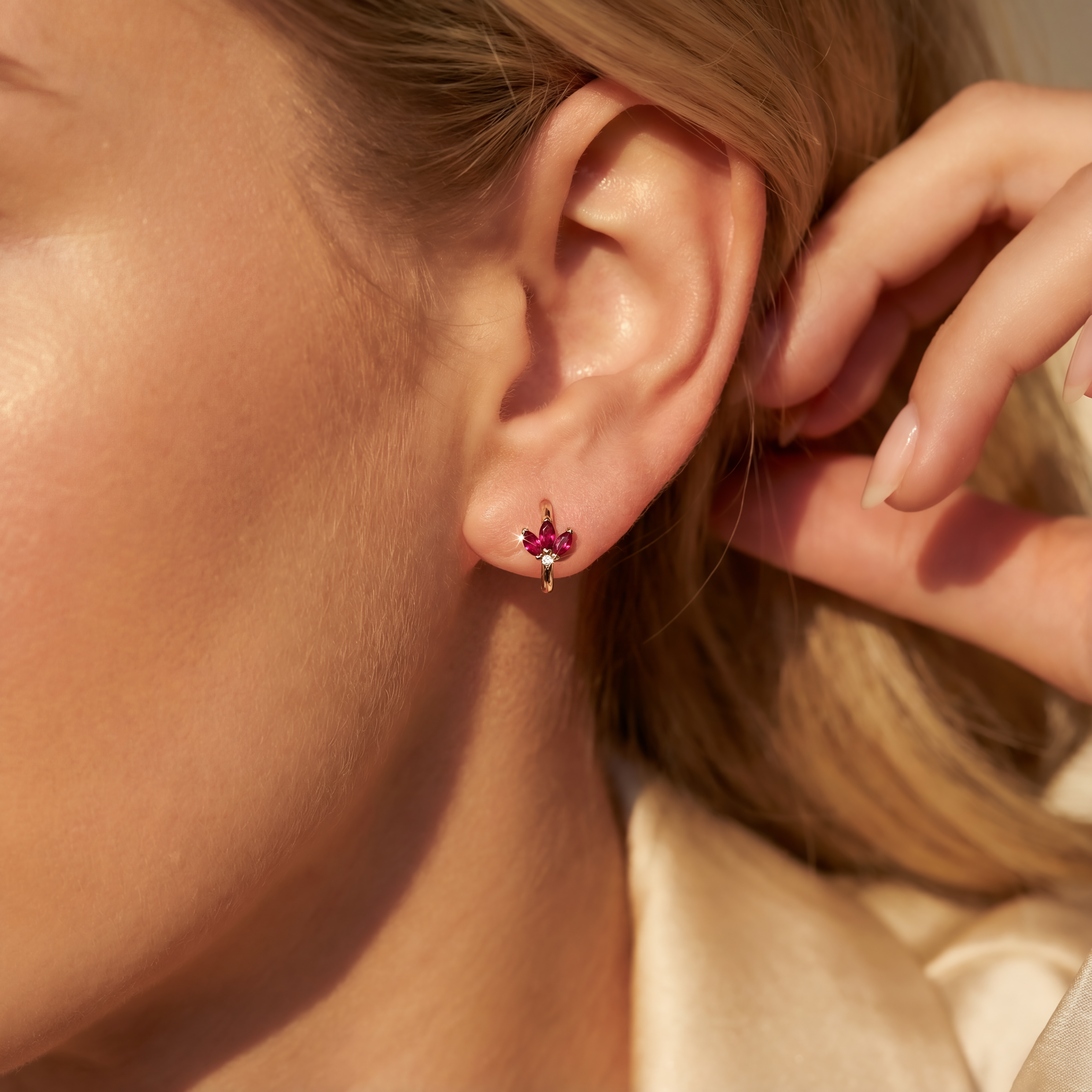 0,21 Karat Pırlanta Halka Küpe "Yakut"