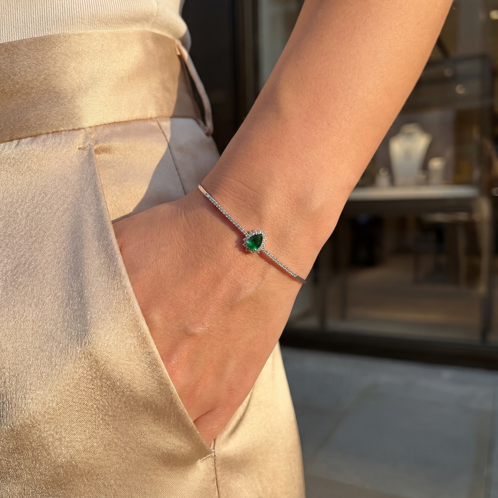 0,98 Karat Pırlantalı Zümrüt Bileklik